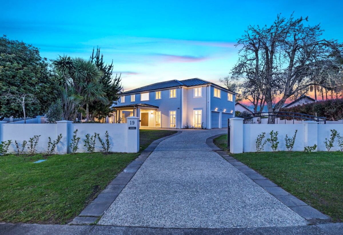 Luxurious Resort-Style Family Oasis, 19 Oak Manor Drive, Albany, Auckland