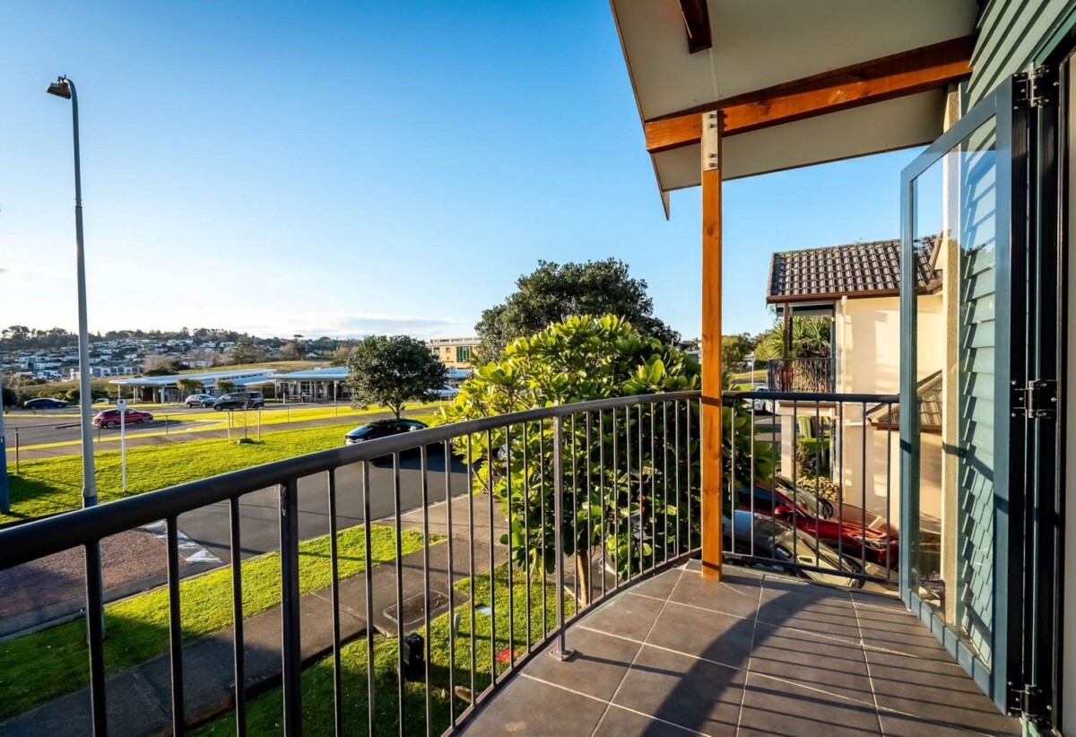 Rangitoto Zone & Renovated, 86 Fields Parade, Albany, Auckland
