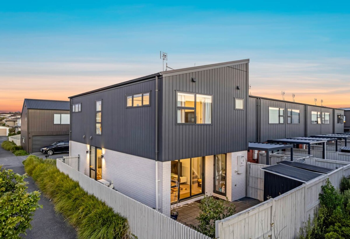 16 Magnetite Lane, Flat Bush, Auckland