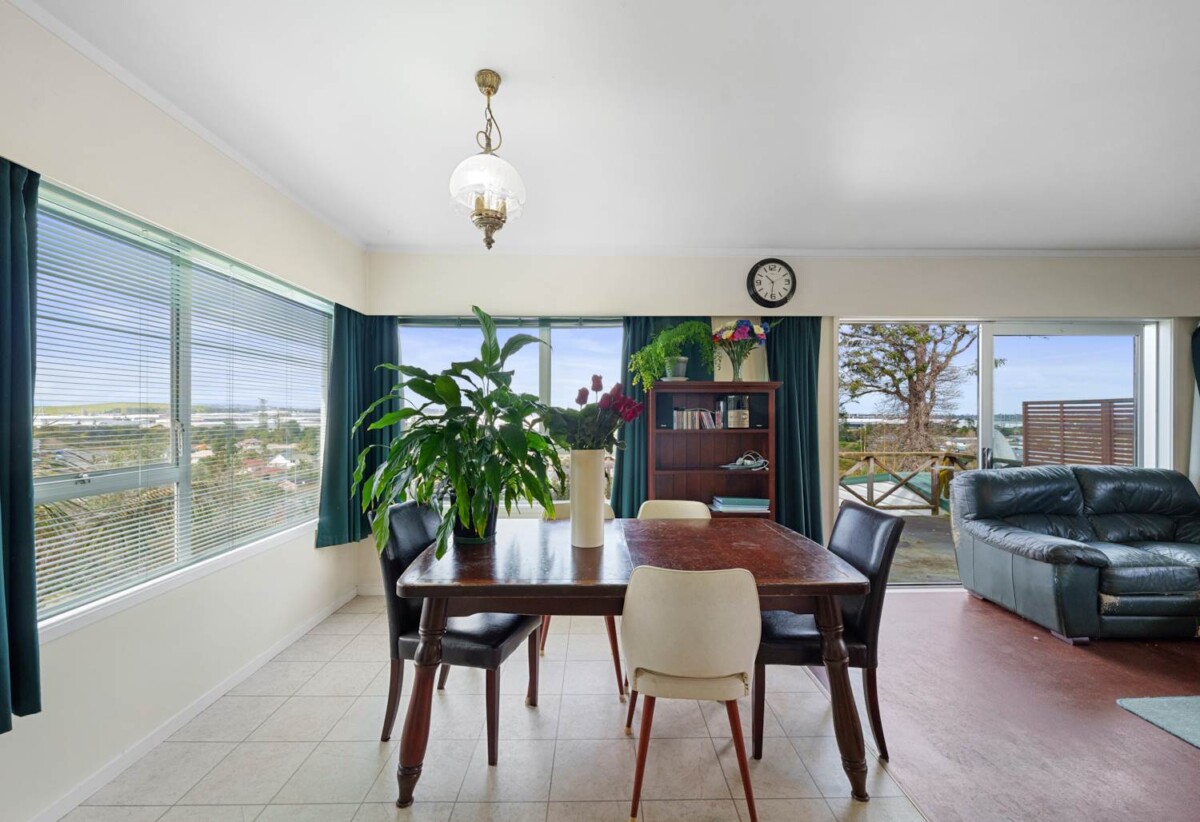 3 beds 2 bath house on 1141m2 section, Zoned for Edgewater College, Riverhills School and Pakuranga Intermediate, and situated close to local amenities, shopping centres, parks and public transport, 40 Ellesmere Crescent, Pakuranga Heights, Auckland