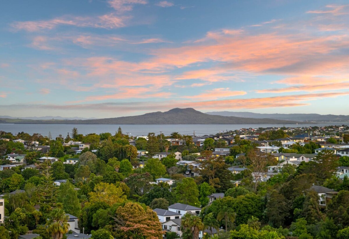 282 Glamorgan Drive, Northcross, Auckland