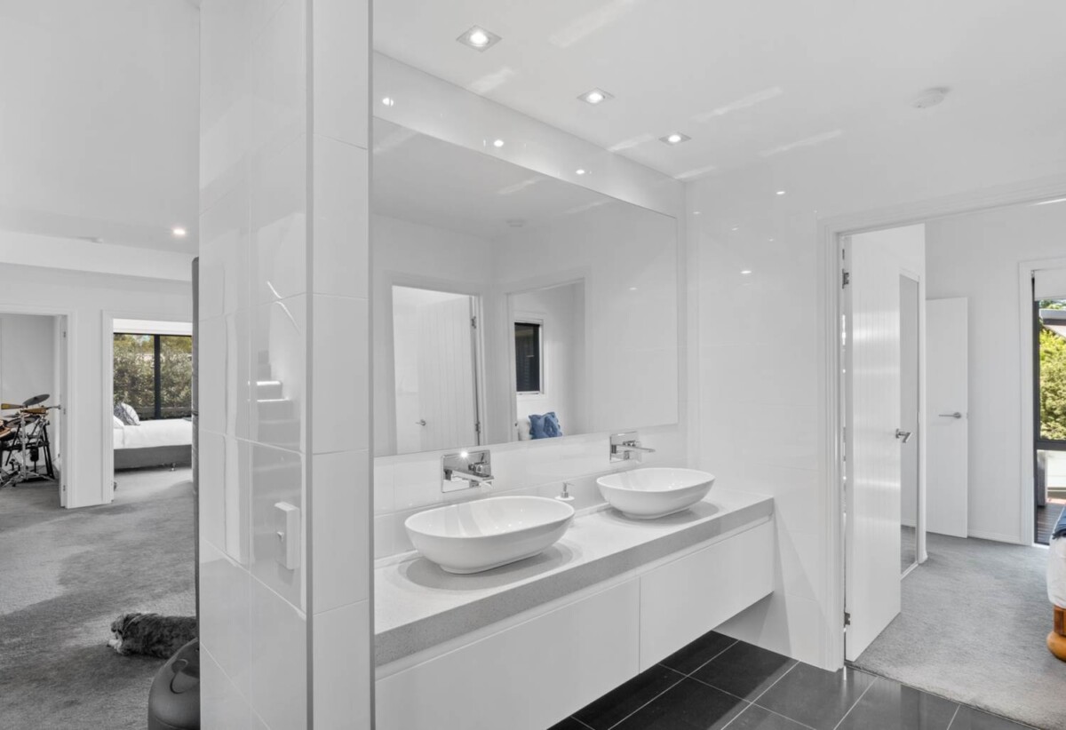 282 Glamorgan Drive, Northcross, Auckland
