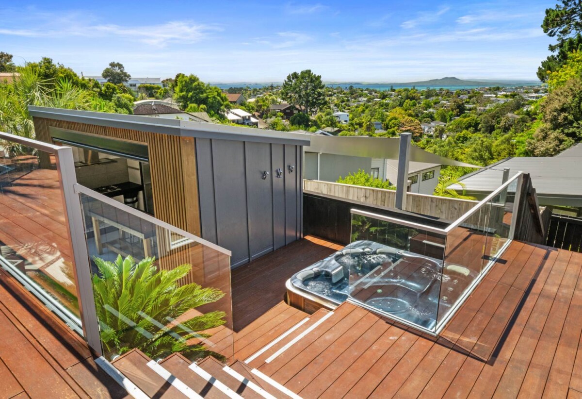 282 Glamorgan Drive, Northcross, Auckland