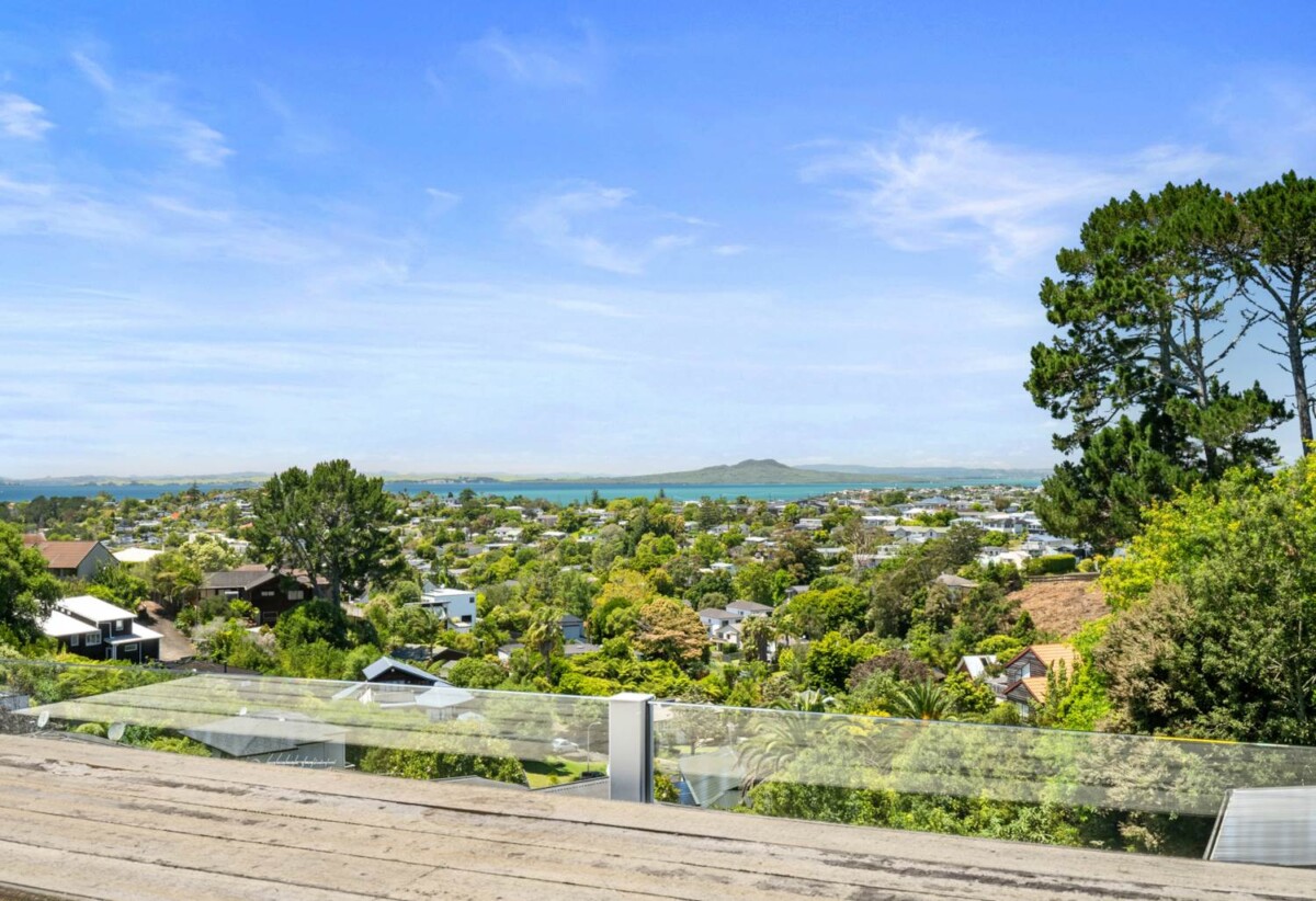 282 Glamorgan Drive, Northcross, Auckland