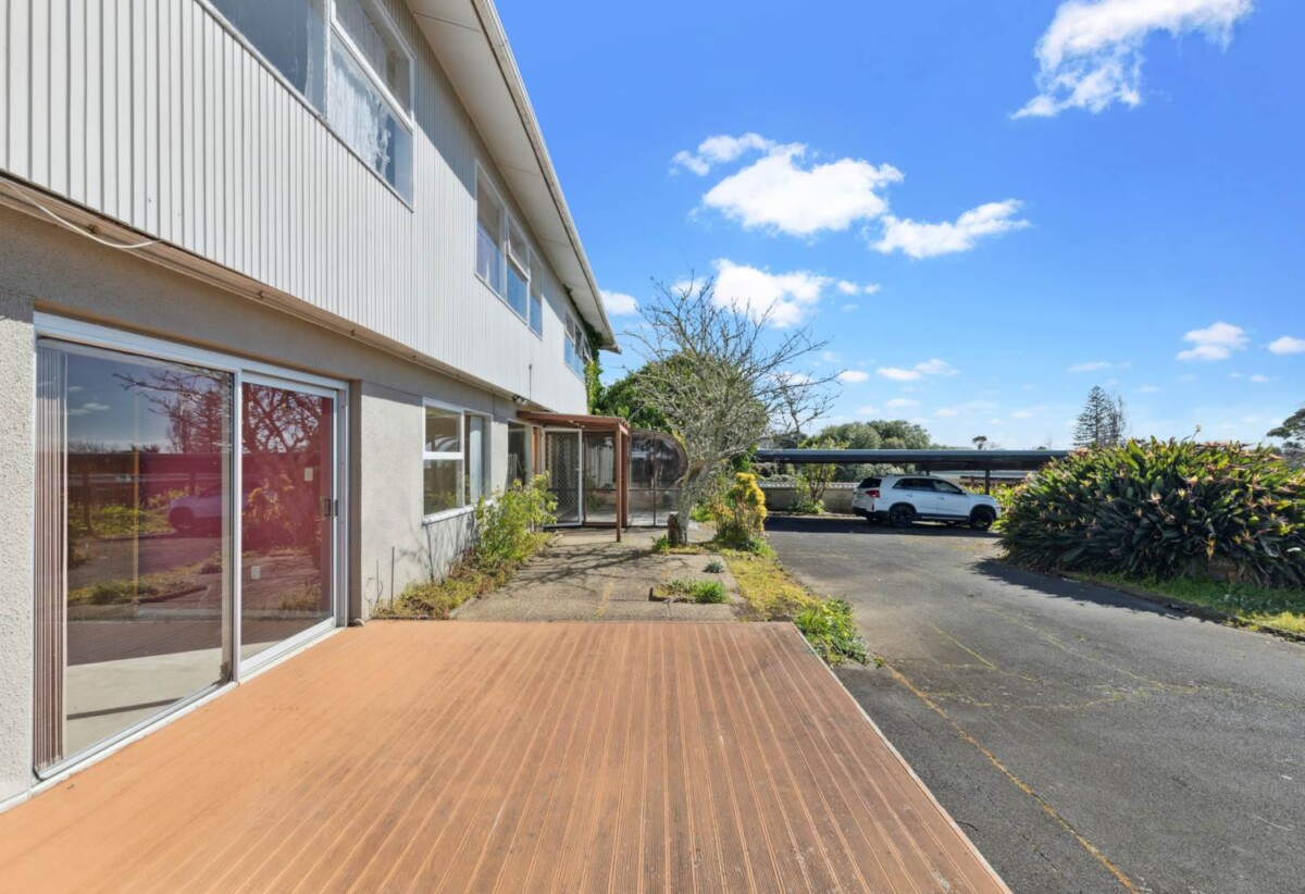 Extra Large 1,558m² Hilltop Gem, 13 Chatsworth Crescent, Pakuranga Heights, Auckland