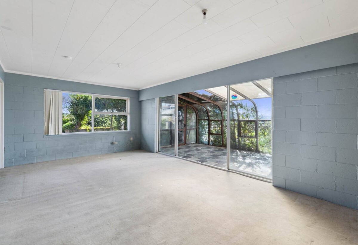 Extra Large 1,558m² Hilltop Gem, 13 Chatsworth Crescent, Pakuranga Heights, Auckland