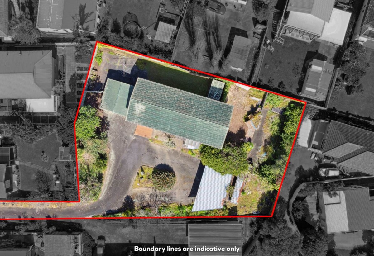 Extra Large 1,558m² Hilltop Gem, 13 Chatsworth Crescent, Pakuranga Heights, Auckland