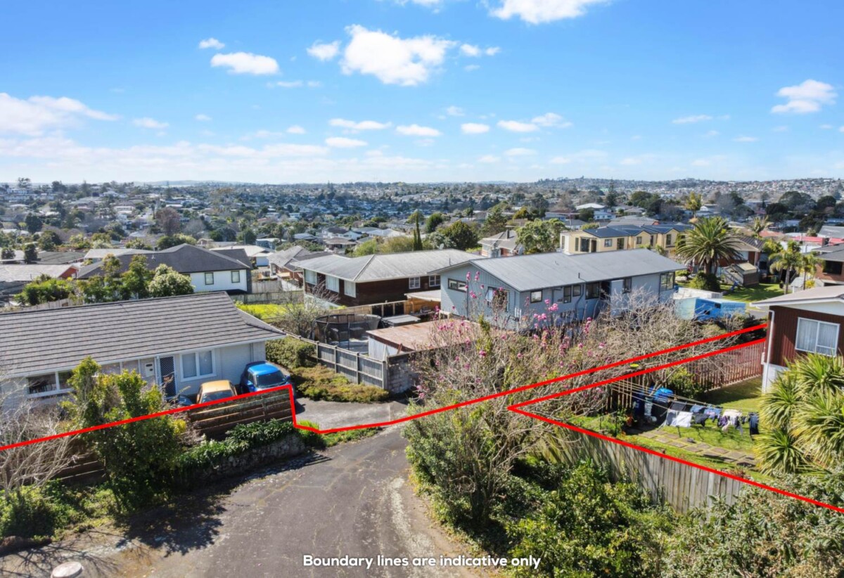 Extra Large 1,558m² Hilltop Gem, 13 Chatsworth Crescent, Pakuranga Heights, Auckland