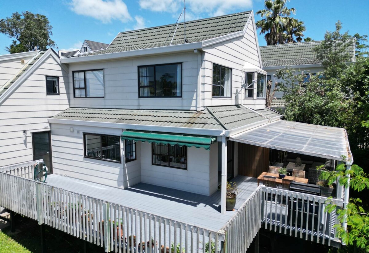 SPACIOUS FAMILY HOME – 4 Beds & 3 Bathrooms & DG, 1/5 Halder Place, Torbay, Auckland