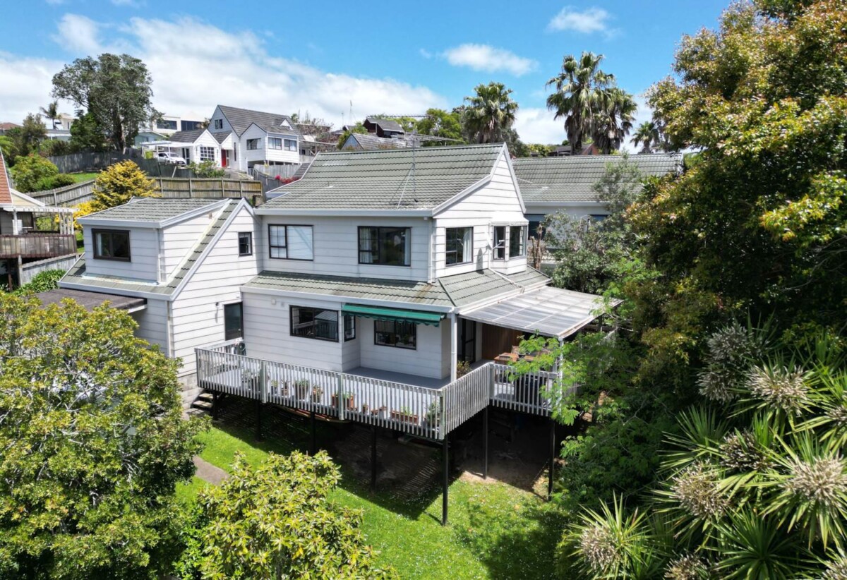 SPACIOUS FAMILY HOME – 4 Beds & 3 Bathrooms & DG, 1/5 Halder Place, Torbay, Auckland