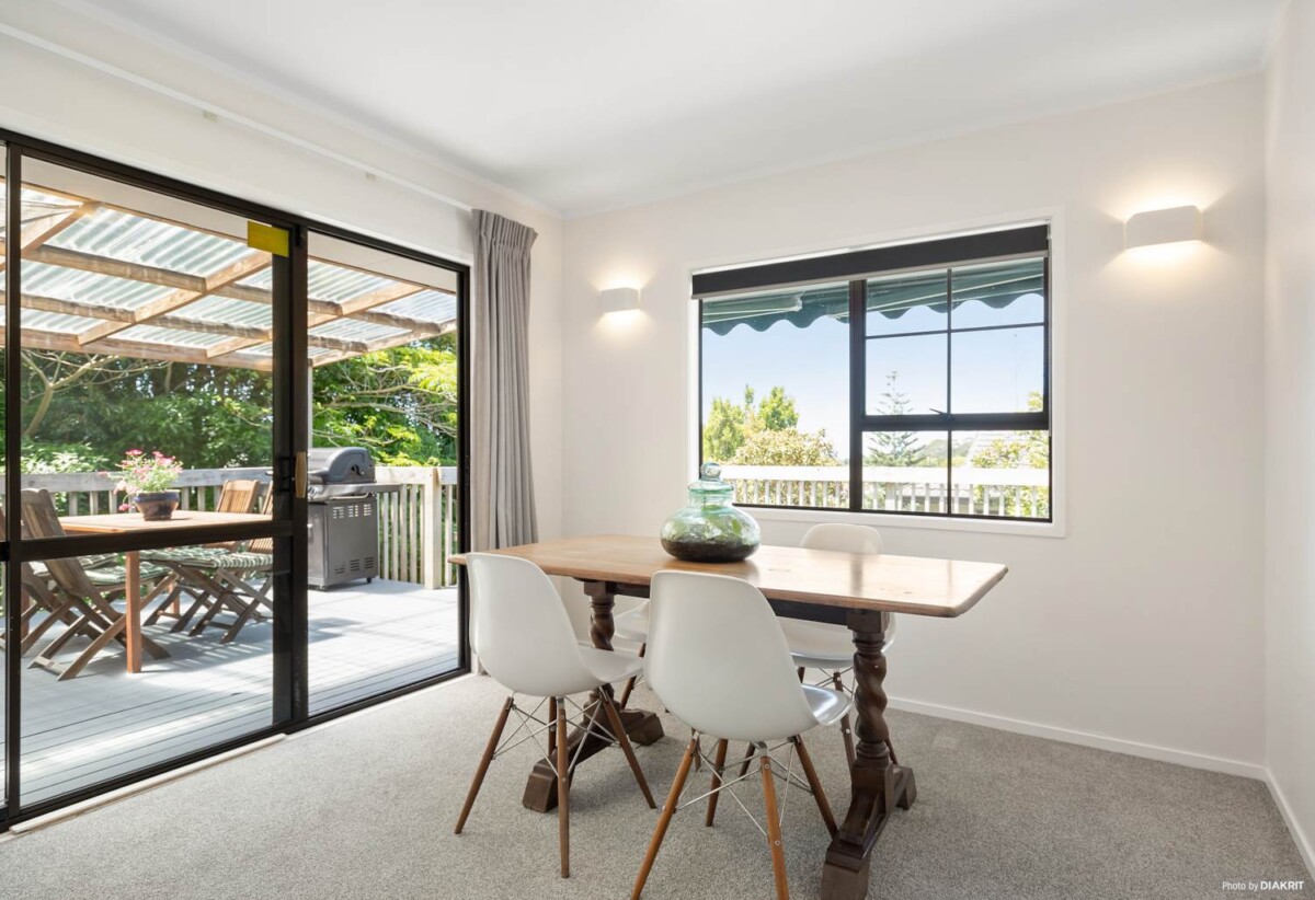 SPACIOUS FAMILY HOME – 4 Beds & 3 Bathrooms & DG, 1/5 Halder Place, Torbay, Auckland