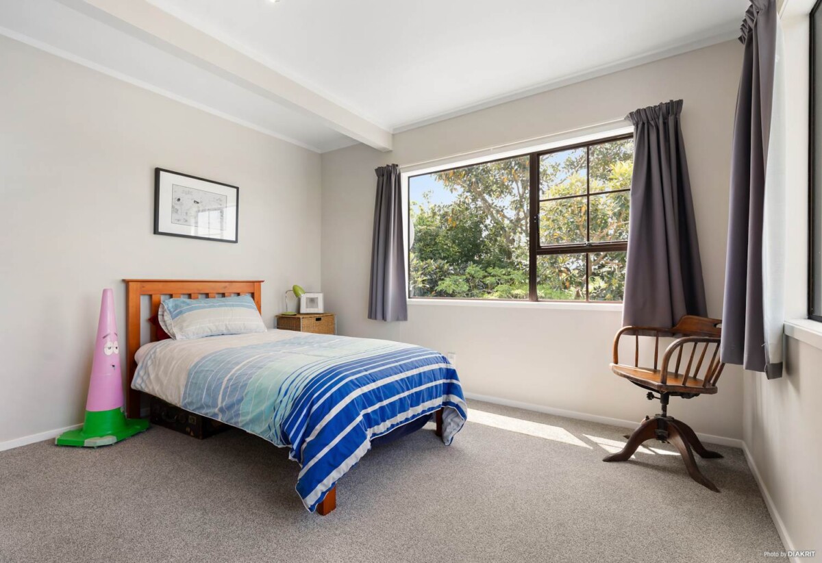 SPACIOUS FAMILY HOME – 4 Beds & 3 Bathrooms & DG, 1/5 Halder Place, Torbay, Auckland