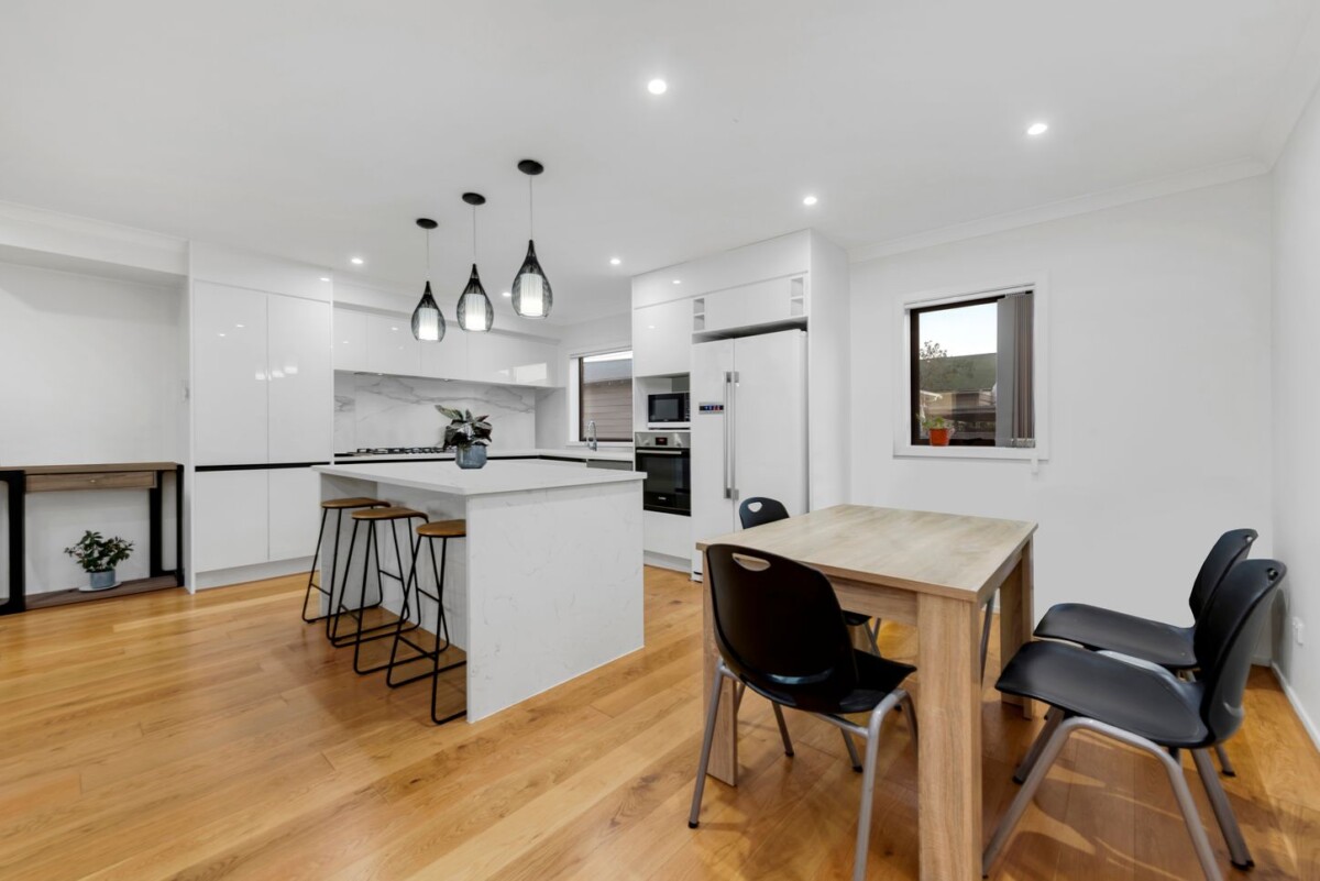Priced under CV , 191m2 4 beds 3 baths house with garage, Centrally located – easy access to shops, public transport, parks, and amenities, 2/2 Marion Avenue, Mount Roskill, Auckland