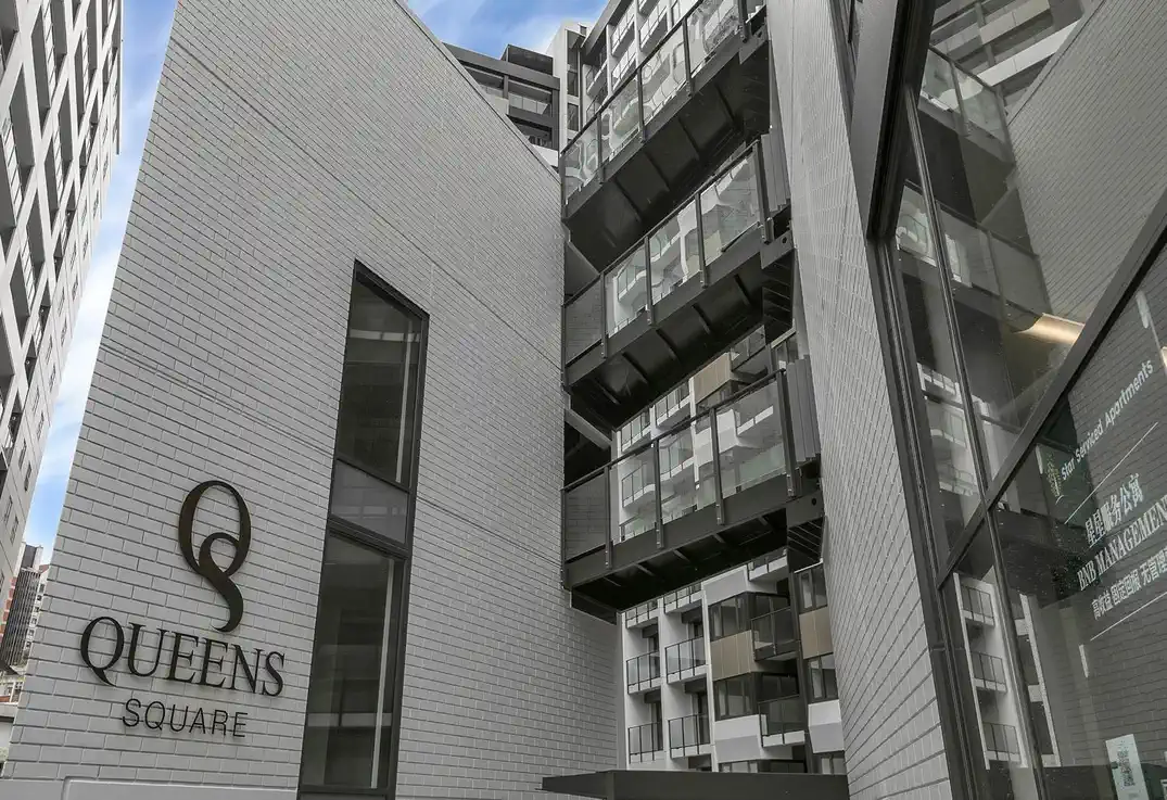 Double Grammar school zone, Freehold 2 beds 2 baths apartment, 71sqm including a 7sqm balcony, Full furniture package is included, move-in ready, 0.9 km to Auckland Girls’ Grammar School, 1.7 km to Auckland Grammar, 1208/438 Queen Street, City Centre, Auckland