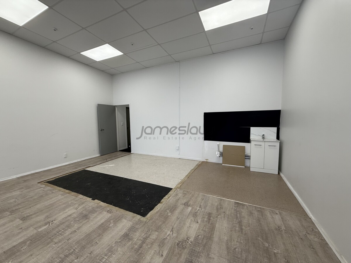 📍 High-Profile Retail Space – Howick