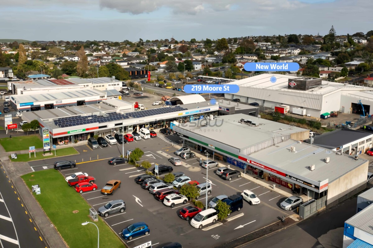 📍 High-Profile Retail Space – Howick