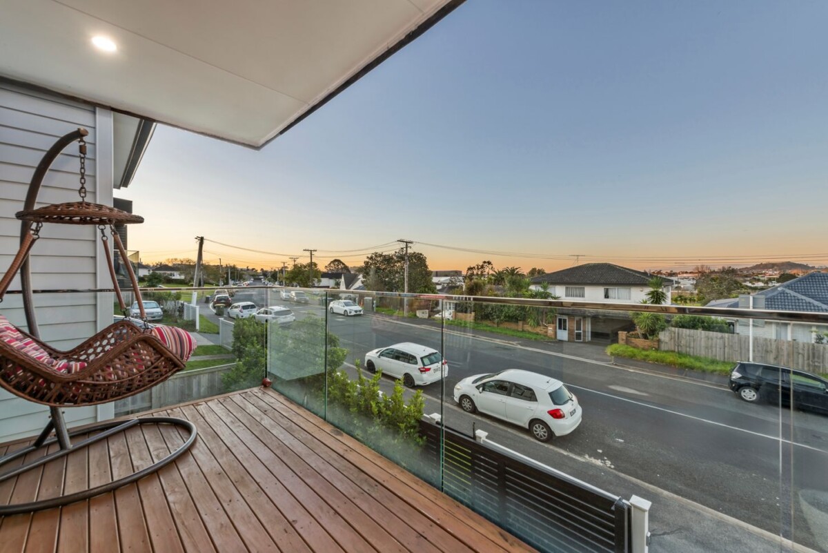 Priced under CV , 191m2 4 beds 3 baths house with garage, Centrally located – easy access to shops, public transport, parks, and amenities, 2/2 Marion Avenue, Mount Roskill, Auckland