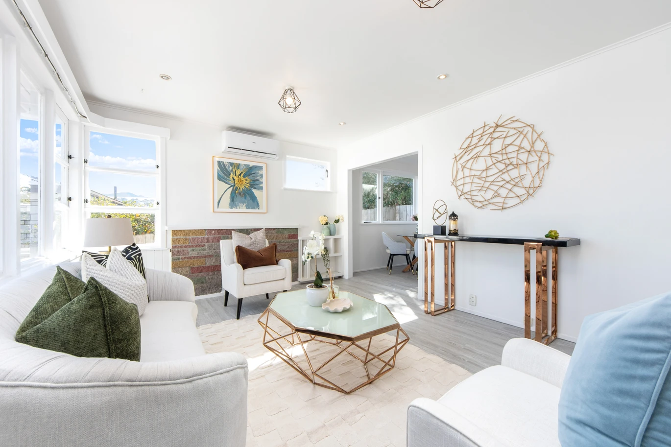 Move-in ready, RENOVATED standalone 3 beds 1.5 baths house on 290m2 section, close to schools, shops and public transport, 26A Jamaica Place, Blockhouse Bay, Auckland