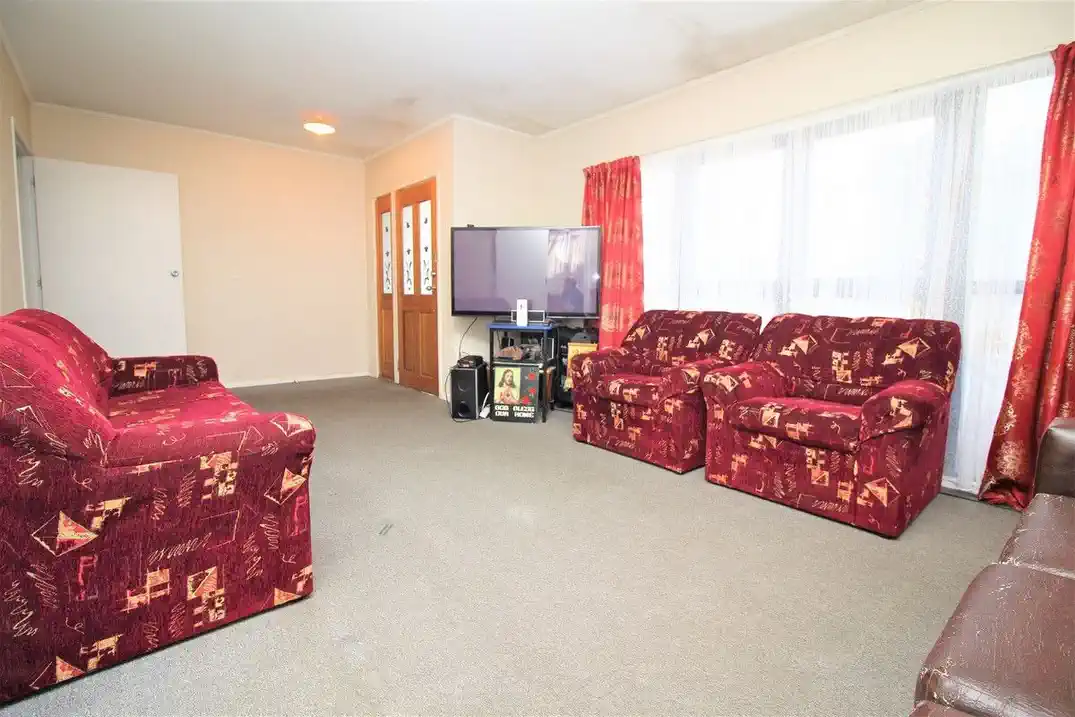 For rent, 3 bedrooms 1 bathroom house, 12 Harwell Place, Mangere, Auckland, Available now