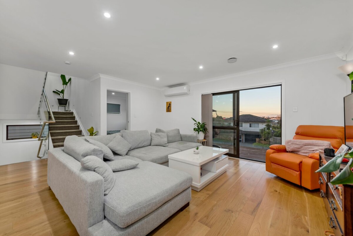 Priced under CV , 191m2 4 beds 3 baths house with garage, Centrally located – easy access to shops, public transport, parks, and amenities, 2/2 Marion Avenue, Mount Roskill, Auckland