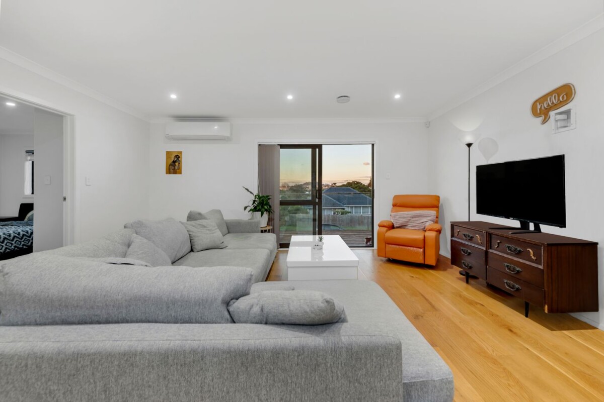 Priced under CV , 191m2 4 beds 3 baths house with garage, Centrally located – easy access to shops, public transport, parks, and amenities, 2/2 Marion Avenue, Mount Roskill, Auckland