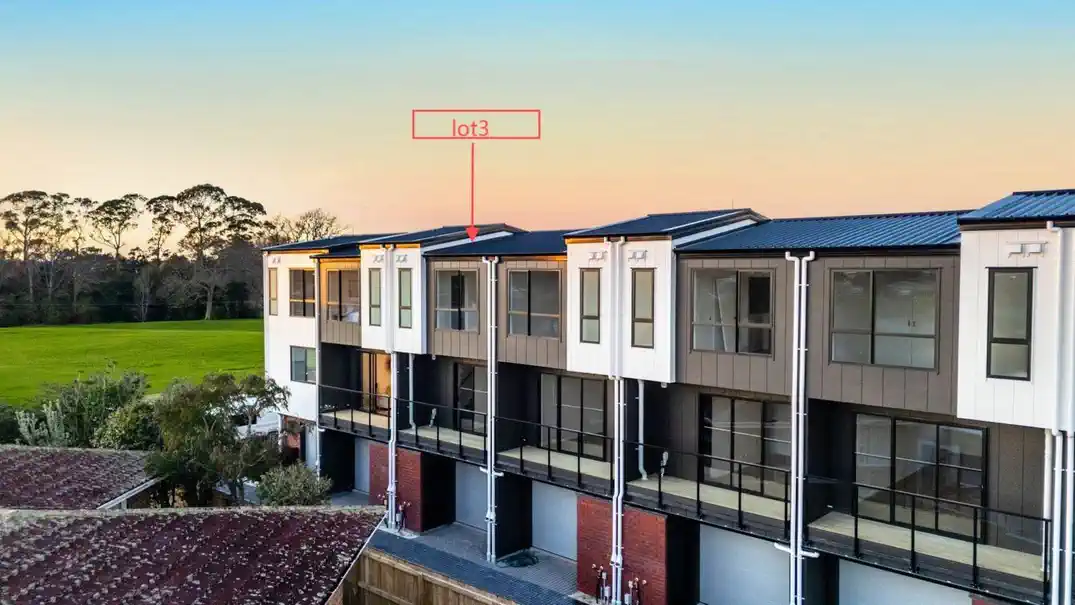 3/32 Tiraumea Drive, Pakuranga, Auckland