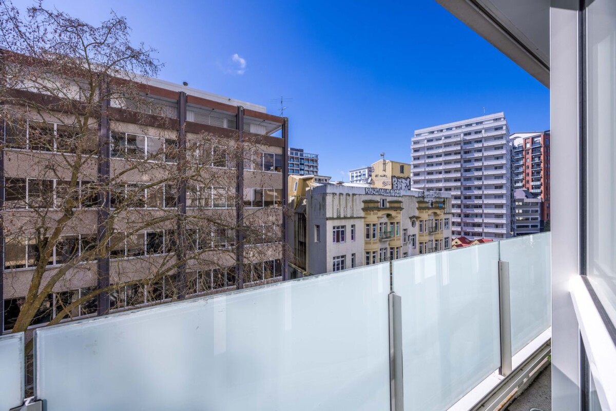 Aucklang Girls Grammar School zone, 55m2 1 bed 1 bath 1 car park fully furnished apartment, located just down from the University of Auckland and only a short walk to the High Street boutiques, cafes, and galleries. 602/7 Eden Crescent, Auckland Central, Auckland