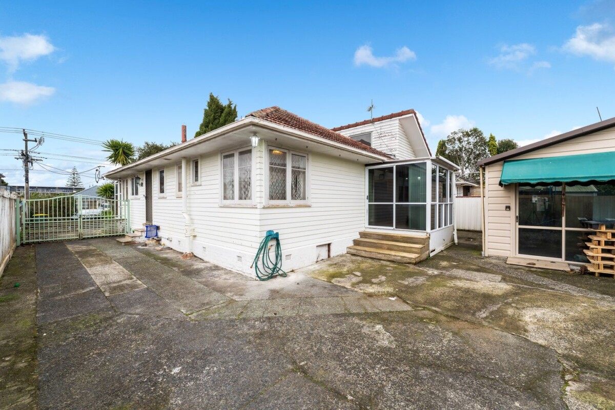 6 Edwards Avenue, Henderson, Auckland
