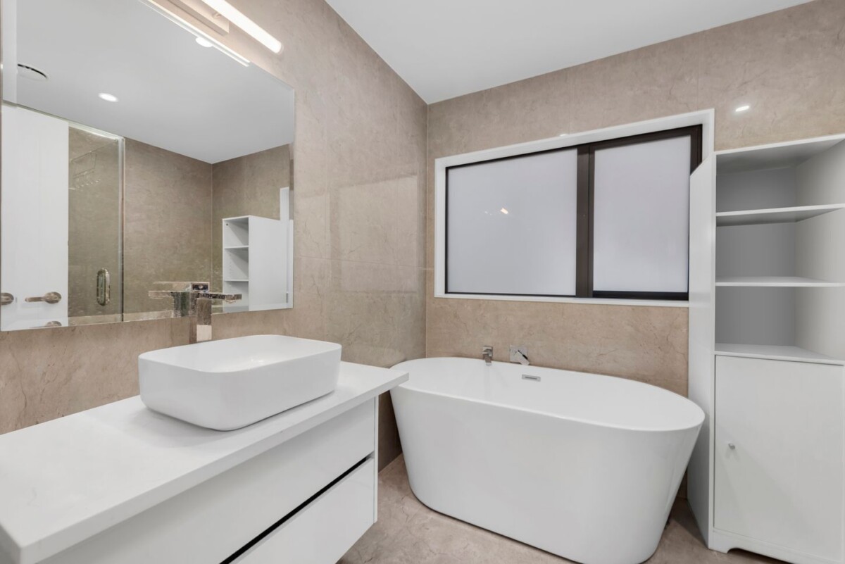 Priced under CV , 191m2 4 beds 3 baths house with garage, Centrally located – easy access to shops, public transport, parks, and amenities, 2/2 Marion Avenue, Mount Roskill, Auckland