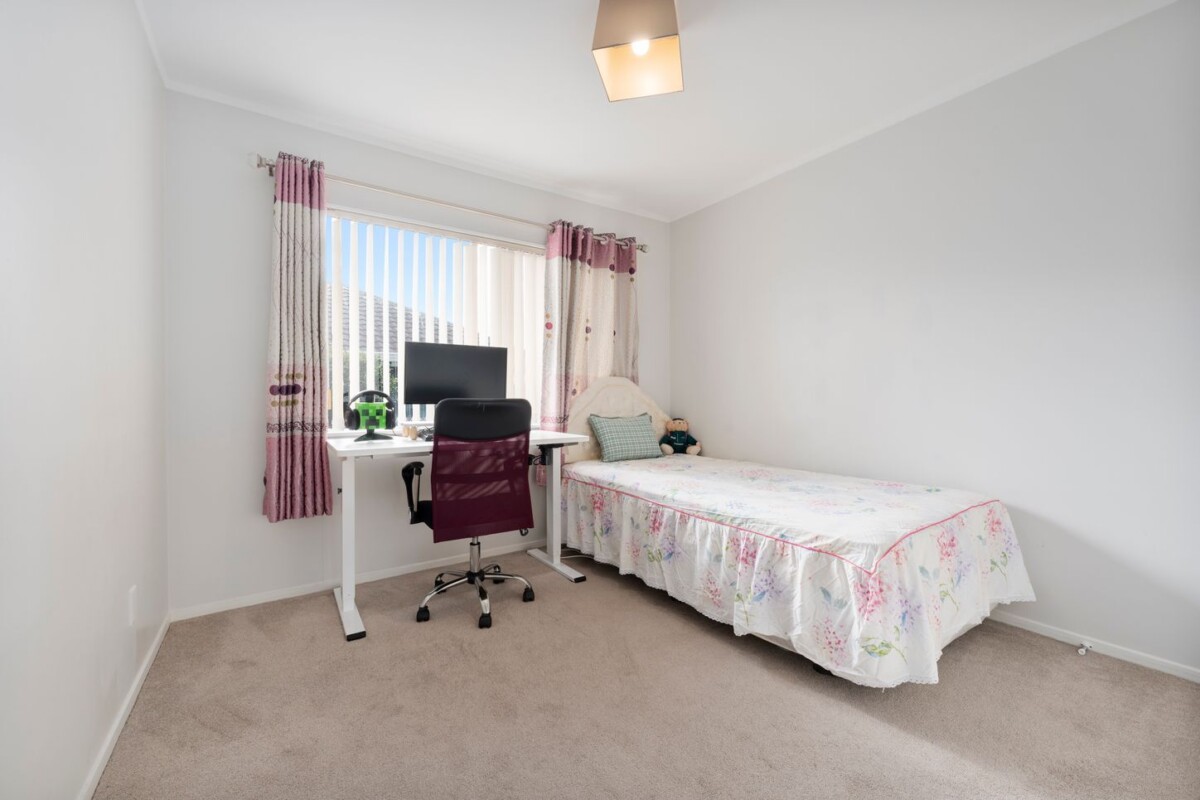 2/73 Vintage Drive, Henderson, Auckland
