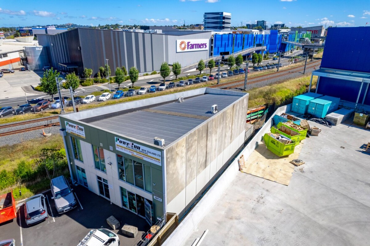 2 x (8 m x 4m) 32sqm wall advertising spots, 7/4 Clemow Drive, Mount Wellington, Auckland