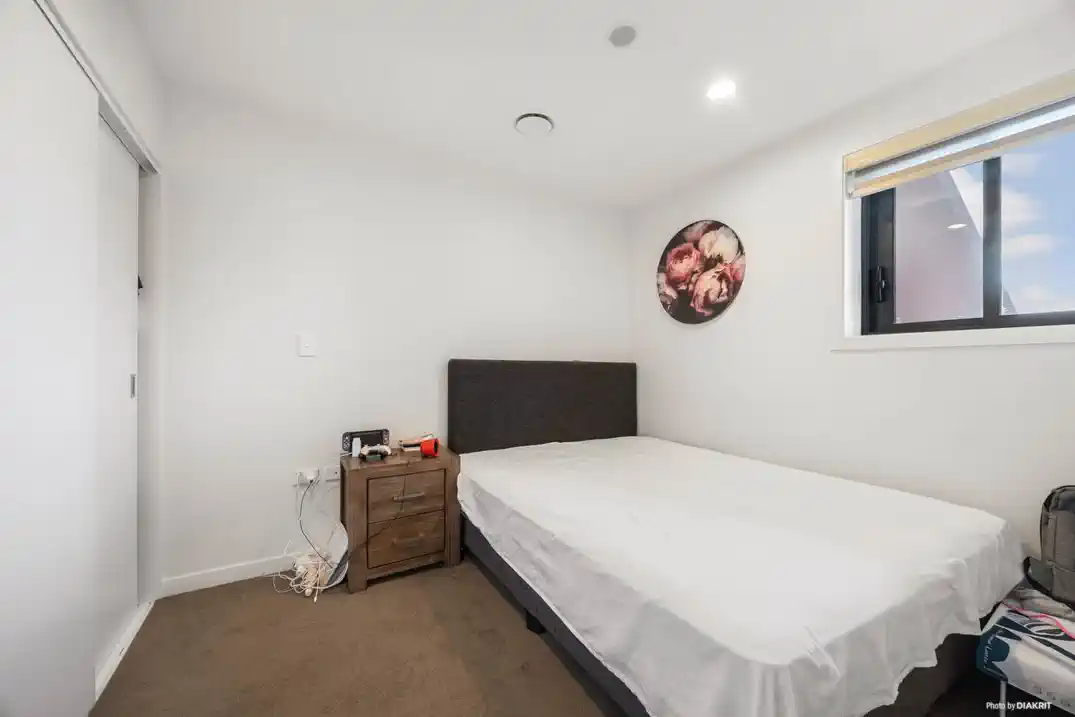 Double Grammar school zone, Freehold 2 beds 2 baths apartment, 71sqm including a 7sqm balcony, Full furniture package is included, move-in ready, 0.9 km to Auckland Girls’ Grammar School, 1.7 km to Auckland Grammar, 1208/438 Queen Street, City Centre, Auckland
