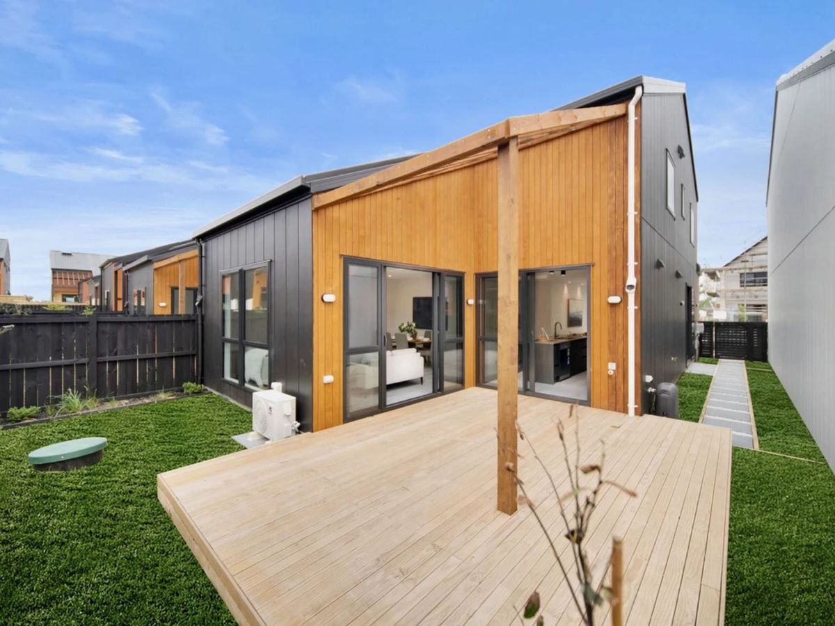 For rent, 4 bedrooms 2 bathrooms house, 5 Murray Grey Lane, Karaka, Auckland, Available Now