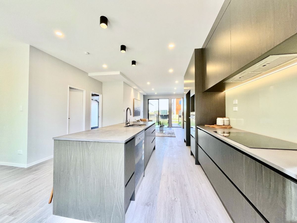For rent, 4 bedrooms 2 bathrooms house, 7 Murray Grey Lane, Karaka, Auckland, Available Now