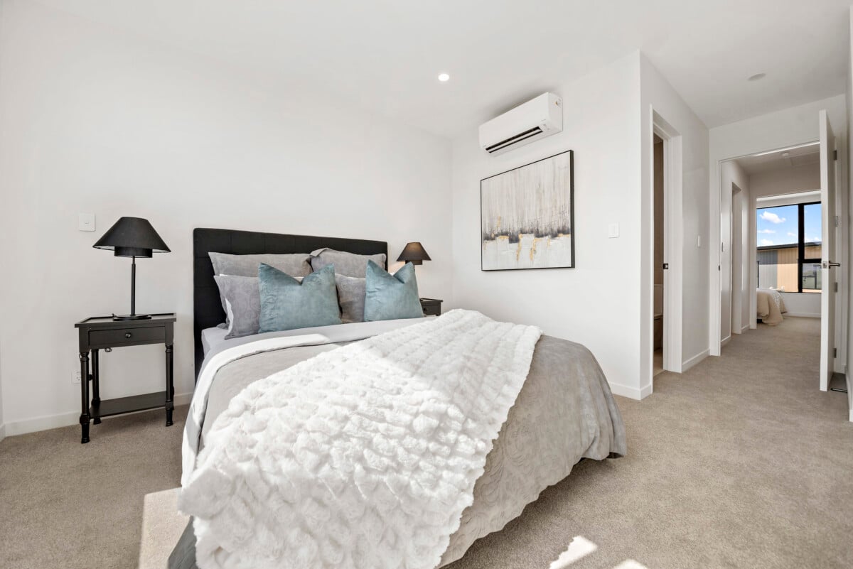Enquiries Over $1,200,000, 10 Year Stamford Building Warranty Insurance, brandnew 3 beds 3 baths home with car park, (4 beds and 5 beds home availabe), zoneds for Takapuna School, Takapuna Normal Intermediate, Westlake Girls’ High School, Takapuna Grammar School, walks to Lake Pupuke & Takapuna Beach, close to motoway access, 70 Killarney Street, Takapuna, Auckland