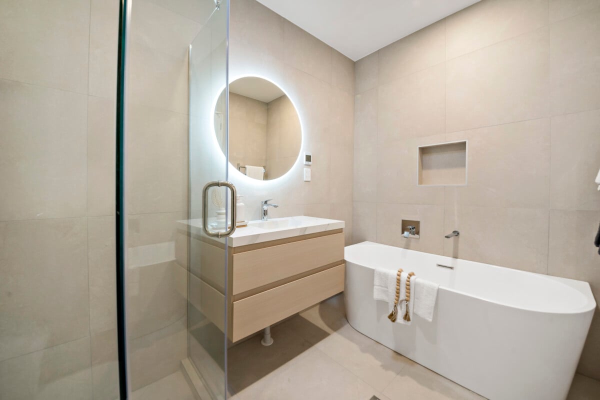 Enquiries Over $1,200,000, 10 Year Stamford Building Warranty Insurance, brandnew 3 beds 3 baths home with car park, (4 beds and 5 beds home availabe), zoneds for Takapuna School, Takapuna Normal Intermediate, Westlake Girls’ High School, Takapuna Grammar School, walks to Lake Pupuke & Takapuna Beach, close to motoway access, 70 Killarney Street, Takapuna, Auckland
