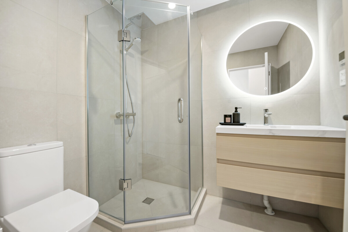 Enquiries Over $1,200,000, 10 Year Stamford Building Warranty Insurance, brandnew 3 beds 3 baths home with car park, (4 beds and 5 beds home availabe), zoneds for Takapuna School, Takapuna Normal Intermediate, Westlake Girls’ High School, Takapuna Grammar School, walks to Lake Pupuke & Takapuna Beach, close to motoway access, 70 Killarney Street, Takapuna, Auckland