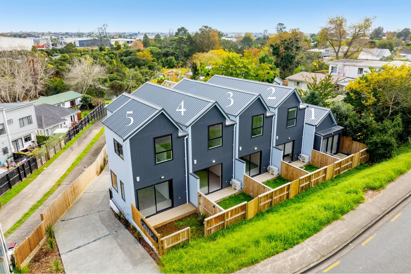 Move-in ready, Brand New 2 beds 1 bath home with backyard, Just steps from the train station and bus stops, Close to malls, schools and amenties, 5/11 Seymour Road, Sunnyvale, Auckland