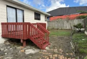 Pet friendly, 3 bedrooms 1 bathroom house, 1/8 Penion Drive, Flat Bush, Auckland, Available Now