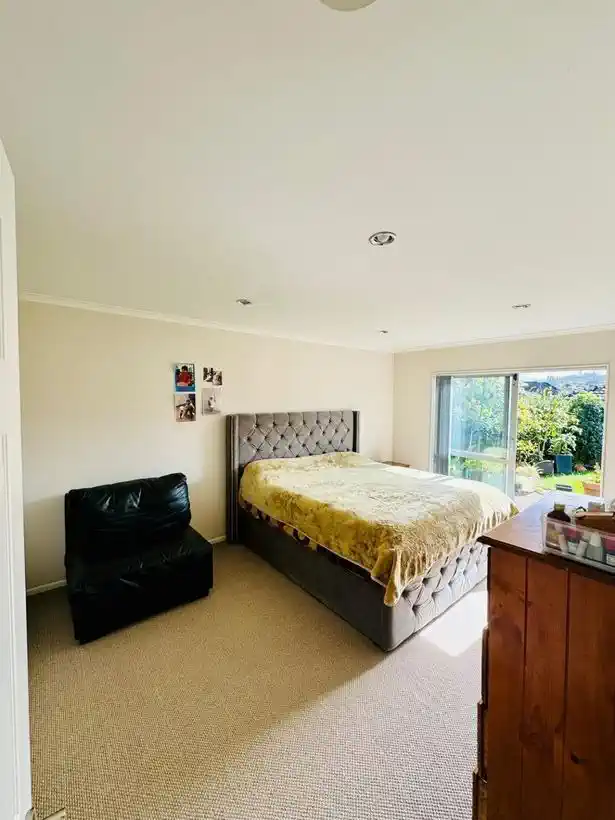 For rent, 4 bedrooms 2 bathrooms house, 262 Murphys Road, Flat Bush, Auckland, Available Mid October