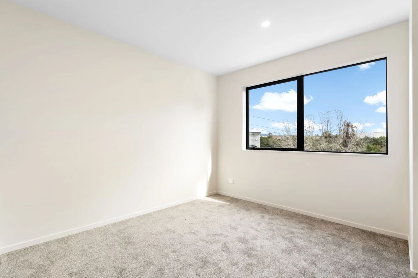 Brand New 3 beds 2 baths home with garage and backyard, Just steps from the train station and bus stops, Close to malls, schools and amenties, 3/11 Seymour Road, Sunnyvale, Auckland