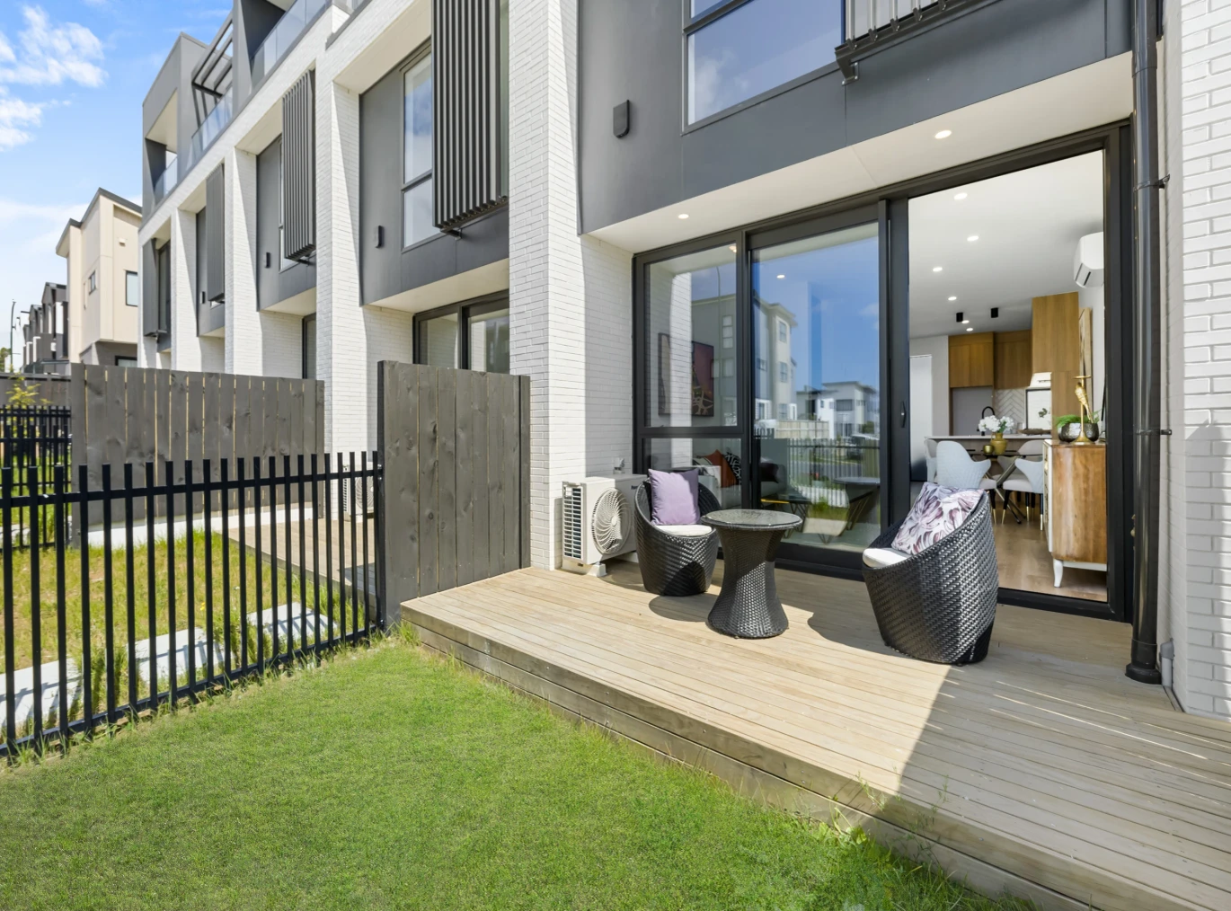 Corner-Side Living, 3 Plus 1 Bed With Views. Must Go, 1/239 Flat Bush School Road, Flat Bush, Auckland