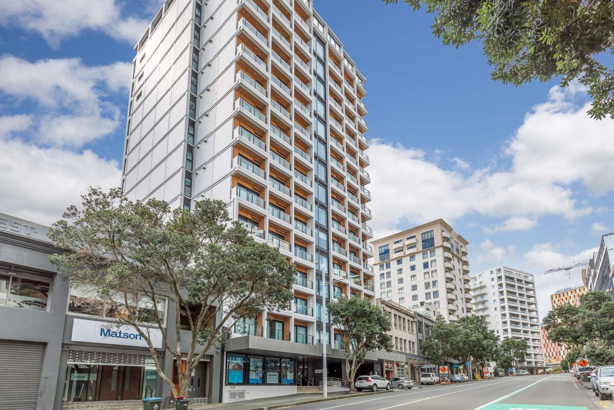 Way below CV, 51m2 freehold 2 beds (one is a versatile flexi-room) 1 bath apartment, Currently Rented for $630/week, 607/70 Anzac Avenue, Auckland Central, Auckland