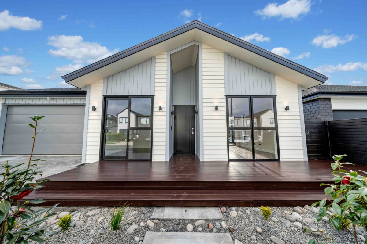 High Standard Beauty With Vendor Says Sell, 29 Cara Avenue, Kumeu, Auckland
