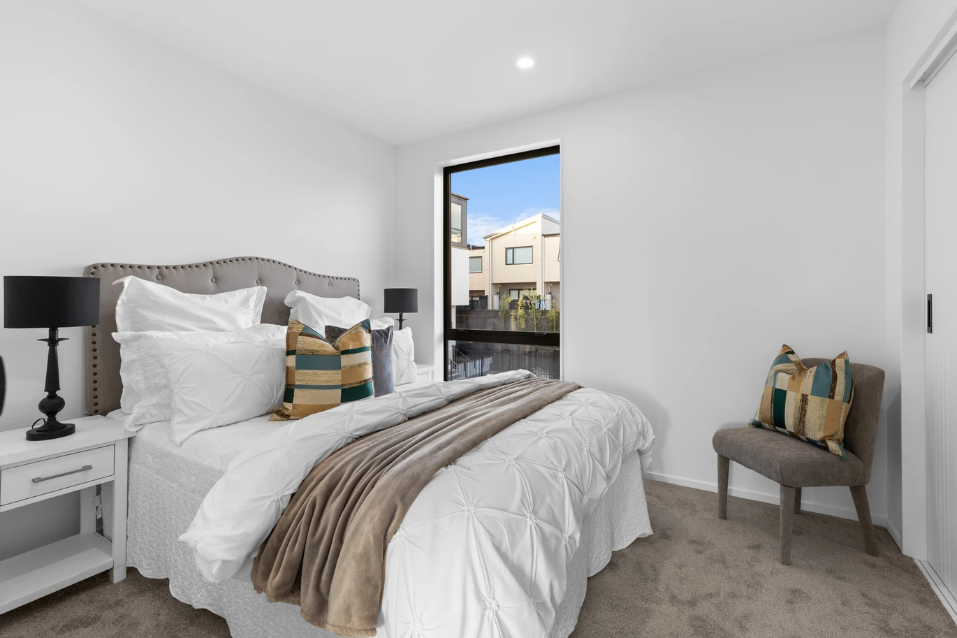 Corner-Side Living, 3 Plus 1 Bed With Views. Must Go, 1/239 Flat Bush School Road, Flat Bush, Auckland