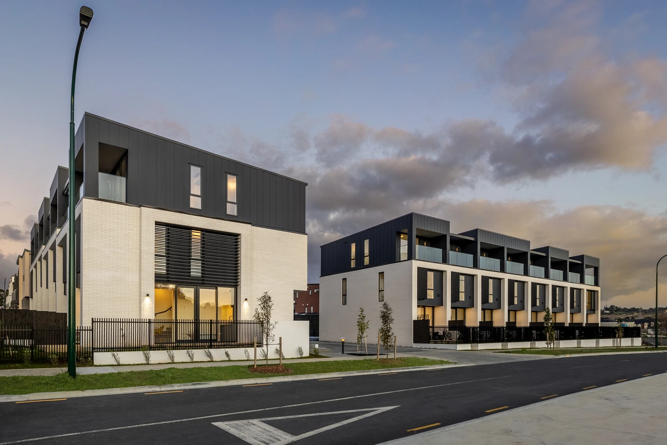 Corner-Side Living, 3 Plus 1 Bed With Views. Must Go, 1/239 Flat Bush School Road, Flat Bush, Auckland