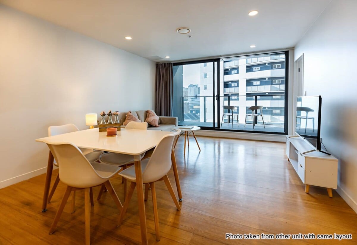 Double Grammar school zone, Freehold 2 beds 2 baths apartment, 71sqm including a 7sqm balcony, Full furniture package is included, move-in ready, 0.9 km to Auckland Girls’ Grammar School, 1.7 km to Auckland Grammar, 1208/438 Queen Street, City Centre, Auckland
