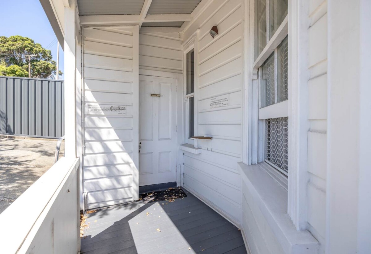 Currently operating as a 9 bedrooms boarding house, 60 St Georges Bay Road, Parnell, Auckland