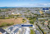 Spacious, Stylish & Granny Potential, 3/ 10 Vinifera Place, Albany, Auckland