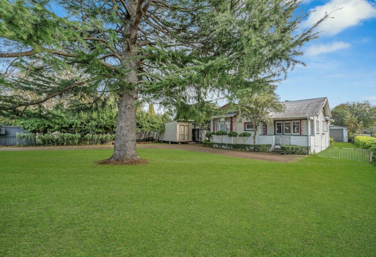 Must Sell – Ignore CV ($1.15M), Bring Your Offer, 65 Beach Road, Pahurehure, Auckland
